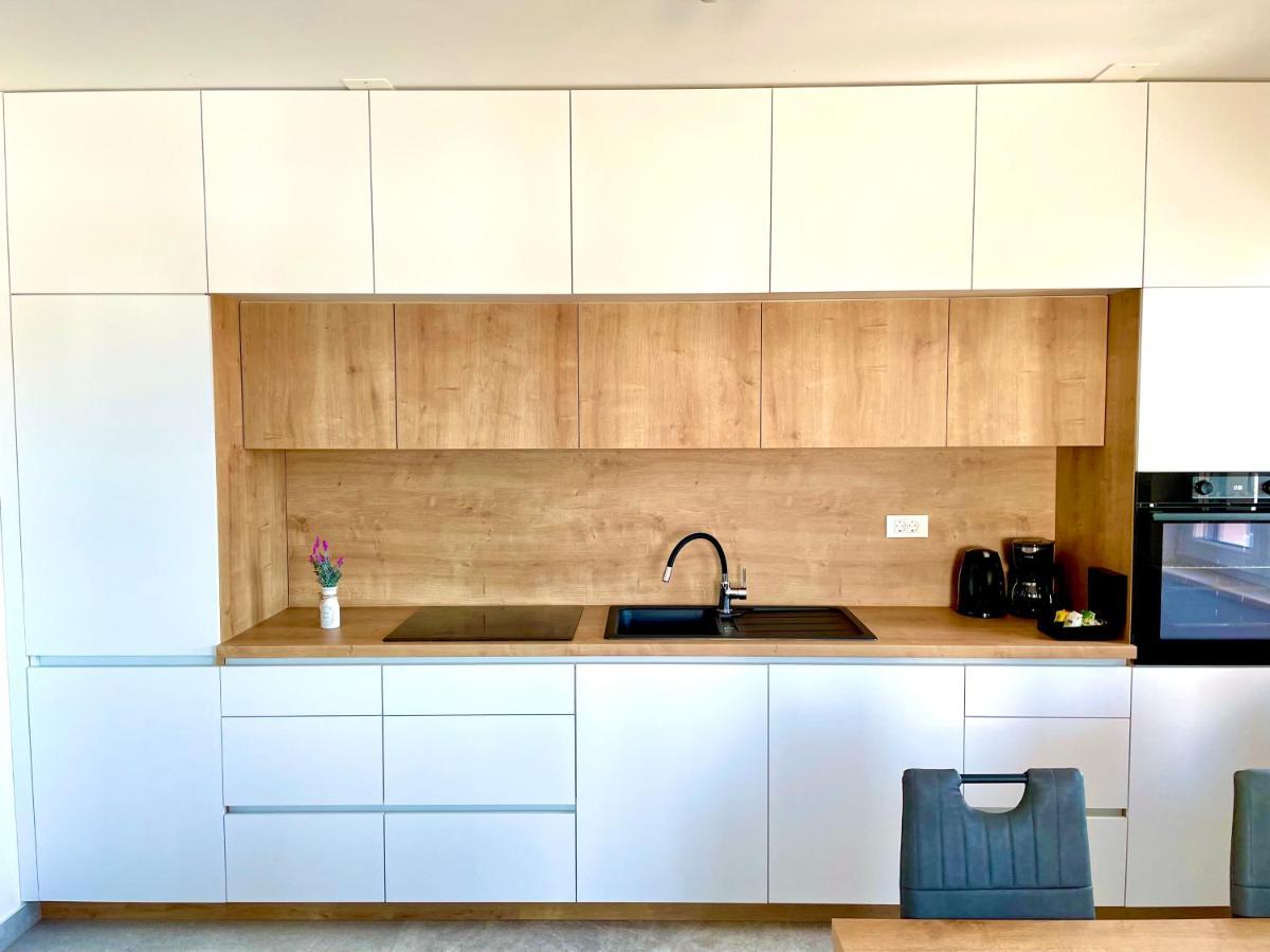 Sea Bay View Apartment - Appartement Avec Piscine Et Magnifique Vue Sur Mer Sveti Filip i Jakov Ngoại thất bức ảnh